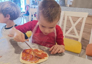 "Jak powstaje pizza?" - czyli kulinarne warsztaty w gr. XII