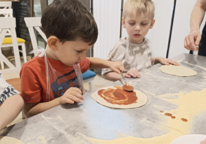 "Jak powstaje pizza?" - czyli kulinarne warsztaty w gr. XII