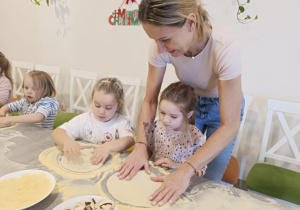 "Jak powstaje pizza?" - czyli kulinarne warsztaty w gr. XII