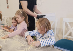 "Jak powstaje pizza?" - czyli kulinarne warsztaty w gr. XII