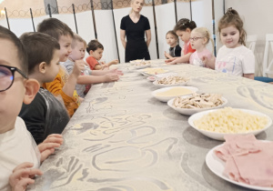 "Jak powstaje pizza?" - czyli kulinarne warsztaty w gr. XII