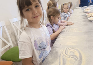 "Jak powstaje pizza?" - czyli kulinarne warsztaty w gr. XII