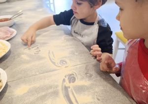 "Jak powstaje pizza?" - czyli kulinarne warsztaty w gr. XII