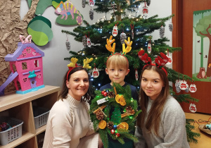 „Świąteczne wianki” – warsztaty bożonarodzeniowe w gr. XII