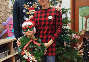 „Świąteczne wianki” – warsztaty bożonarodzeniowe w gr. XII