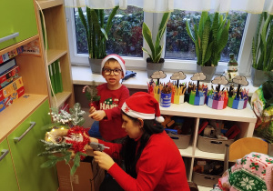 „Świąteczne wianki” – warsztaty bożonarodzeniowe w gr. XII