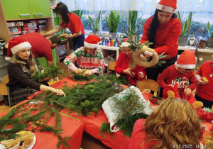 „Świąteczne wianki” – warsztaty bożonarodzeniowe w gr. XII