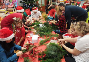 „Świąteczne wianki” – warsztaty bożonarodzeniowe w gr. XII