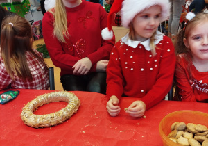 „Świąteczne wianki” – warsztaty bożonarodzeniowe w gr. XII