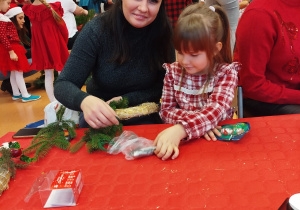 „Świąteczne wianki” – warsztaty bożonarodzeniowe w gr. XII