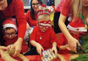 „Świąteczne wianki” – warsztaty bożonarodzeniowe w gr. XII