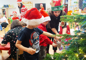 „Świąteczne wianki” – warsztaty bożonarodzeniowe w gr. XII