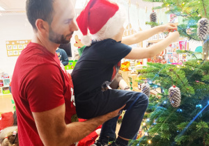 „Świąteczne wianki” – warsztaty bożonarodzeniowe w gr. XII