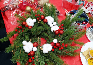 „Świąteczne wianki” – warsztaty bożonarodzeniowe w gr. XII