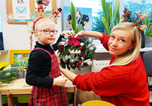 „Świąteczne wianki” – warsztaty bożonarodzeniowe w gr. XII