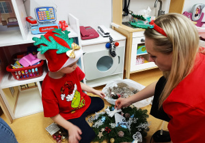 „Świąteczne wianki” – warsztaty bożonarodzeniowe w gr. XII