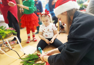 „Świąteczne wianki” – warsztaty bożonarodzeniowe w gr. XII