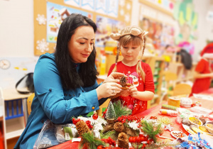 „Świąteczne wianki” – warsztaty bożonarodzeniowe w gr. XII