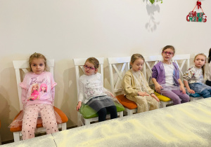 "Osiedlową" odwiedzamy i pyszna pizzę wyrabiamy - warsztaty w gr. XI