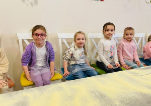 "Osiedlową" odwiedzamy i pyszna pizzę wyrabiamy - warsztaty w gr. XI