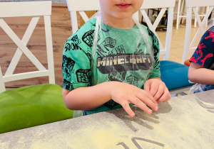 "Osiedlową" odwiedzamy i pyszna pizzę wyrabiamy - warsztaty w gr. XI