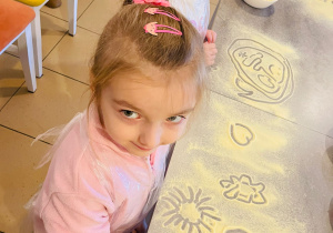 "Osiedlową" odwiedzamy i pyszna pizzę wyrabiamy - warsztaty w gr. XI