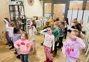 "Osiedlową" odwiedzamy i pyszna pizzę wyrabiamy - warsztaty w gr. XI