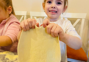 "Osiedlową" odwiedzamy i pyszna pizzę wyrabiamy - warsztaty w gr. XI