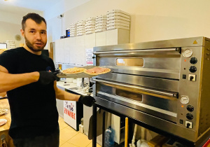 "Osiedlową" odwiedzamy i pyszna pizzę wyrabiamy - warsztaty w gr. XI