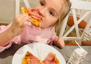 "Osiedlową" odwiedzamy i pyszna pizzę wyrabiamy - warsztaty w gr. XI