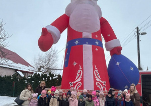 Mikołajkowy wyjazd do Fabryki Bombek w grupie VI