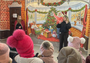 Mikołajkowy wyjazd do Fabryki Bombek w grupie VI