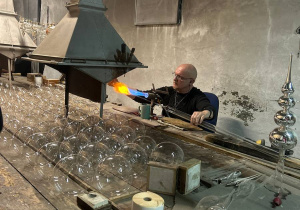 Mikołajkowy wyjazd do Fabryki Bombek w grupie VI