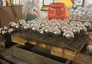 Mikołajkowy wyjazd do Fabryki Bombek w grupie VI