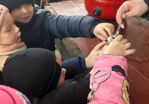 Mikołajkowy wyjazd do Fabryki Bombek w grupie VI