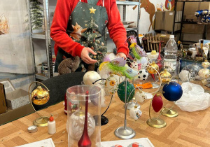 Mikołajkowy wyjazd do Fabryki Bombek w grupie VI