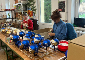 Mikołajkowy wyjazd do Fabryki Bombek w grupie VI