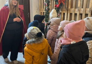 Mikołajkowy wyjazd do Fabryki Bombek w grupie VI