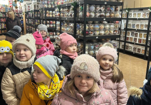 Mikołajkowy wyjazd do Fabryki Bombek w grupie VI