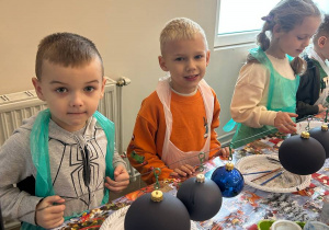 Mikołajkowy wyjazd do Fabryki Bombek w grupie VI