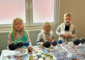 Mikołajkowy wyjazd do Fabryki Bombek w grupie VI