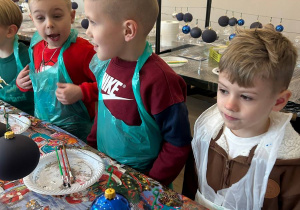 Mikołajkowy wyjazd do Fabryki Bombek w grupie VI