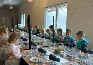 Mikołajkowy wyjazd do Fabryki Bombek w grupie VI