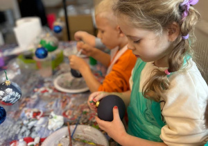 Mikołajkowy wyjazd do Fabryki Bombek w grupie VI