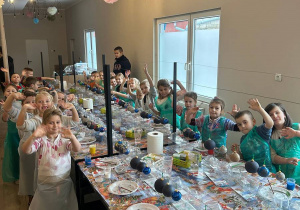 Mikołajkowy wyjazd do Fabryki Bombek w grupie VI