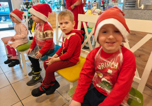 Mikołajkowe warsztaty robienia pizzy w grupie II i spotkanie ze Świętym Mikołajem