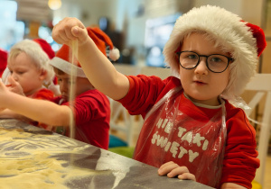 Mikołajkowe warsztaty robienia pizzy w grupie II i spotkanie ze Świętym Mikołajem