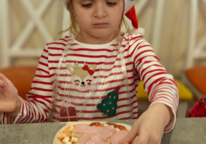 Mikołajkowe warsztaty robienia pizzy w grupie II i spotkanie ze Świętym Mikołajem