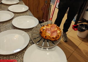 Mikołajkowe warsztaty robienia pizzy w grupie II i spotkanie ze Świętym Mikołajem