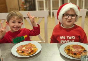 Mikołajkowe warsztaty robienia pizzy w grupie II i spotkanie ze Świętym Mikołajem